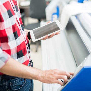 crop-man-with-tablet-using-printing-equipment-PUNL92Q.jpg crop-man-with-tablet-using-printing-equipment-PUNL92Q.jpg